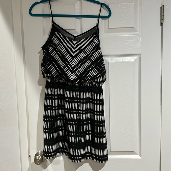 Black and white dress - Picture 1 of 3